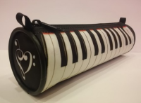 ZEBRA MUSIC PIÓRNIK Z KLAWIATURĄ FORTEPIANU P01