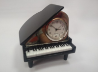 ZEBRA MUSIC MINIATURA FORTEPIANU Z ZEGARKIEM