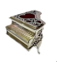 ZEBRA MUSIC SZKATUŁKA FORTEPIAN W KOLORZE SREBRNYM KASETKA