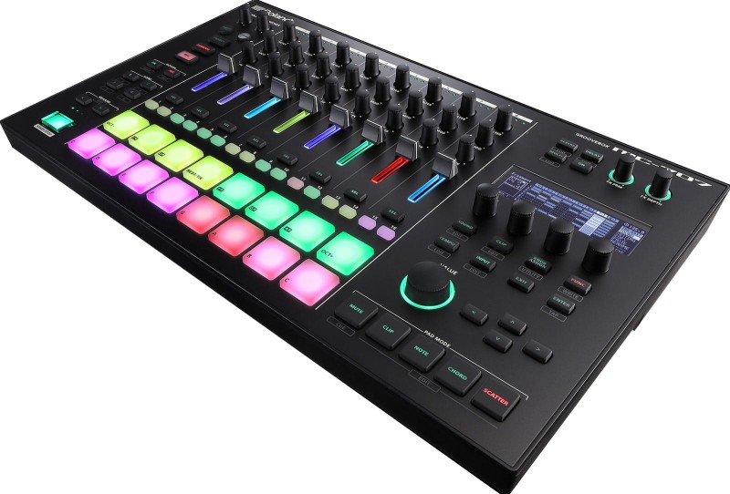 ROLAND MC-707 GROOVEBOX