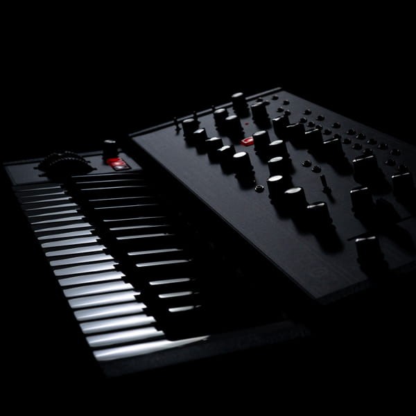 MOOG GRANDMOTHER DARK