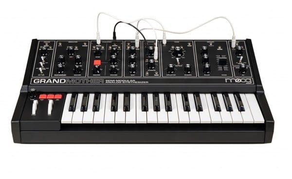 MOOG GRANDMOTHER DARK