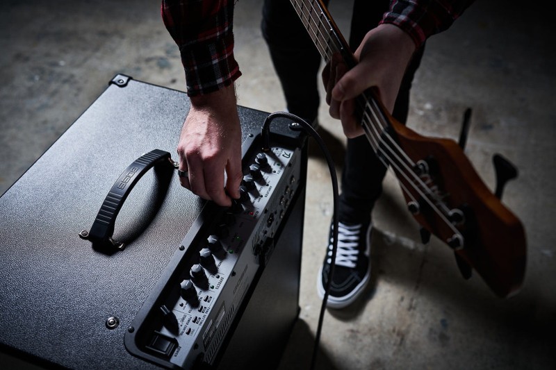 BOSS KATANA 210 BASS