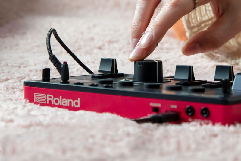 ROLAND E-4