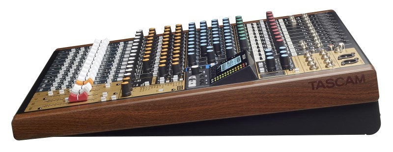 TASCAM MODEL 16 MIKSER REJESTRATOR USB