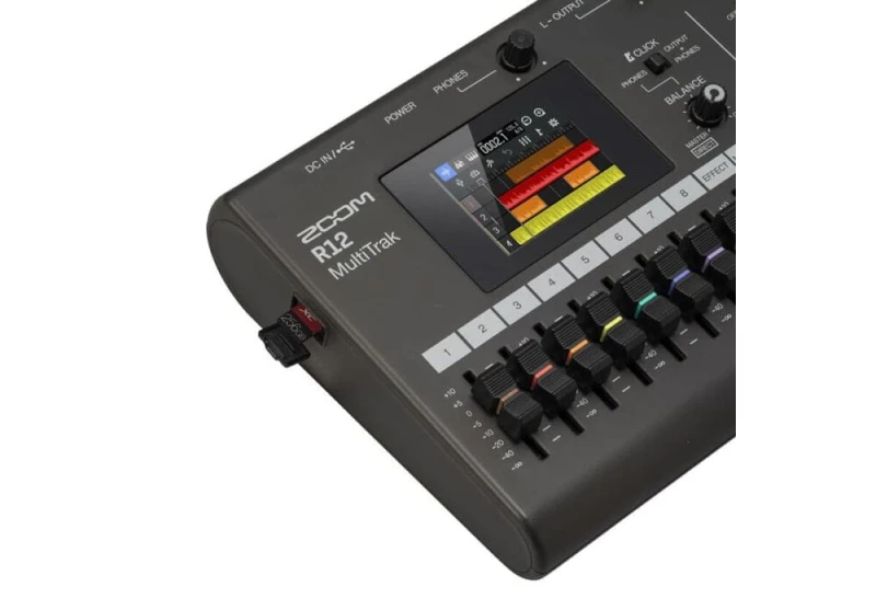 ZOOM R12_4.jpg