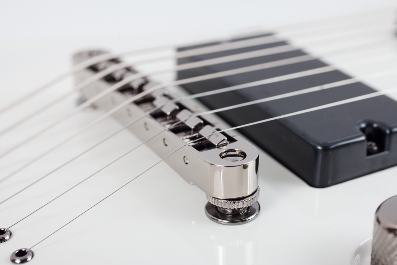 SCHECTER DEMON 7 VINTAGE WHITE