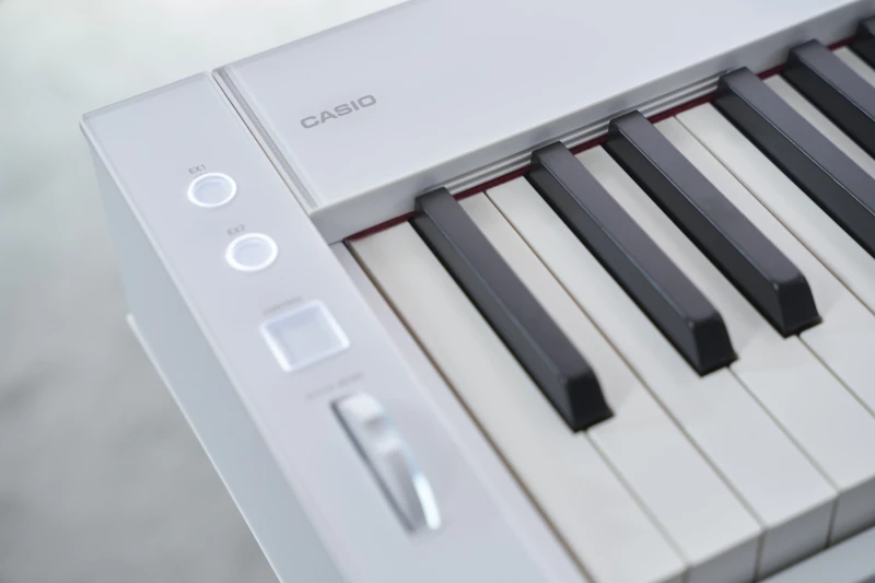 CASIO PX-S7000 WE BIAŁE PIANINO CYFROWE Z NOGAMI PEDAŁY BLUETOOTH WAŻONA KLAWIATURA