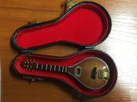 MINIATURA MANDOLINY M-12 CIEMNA