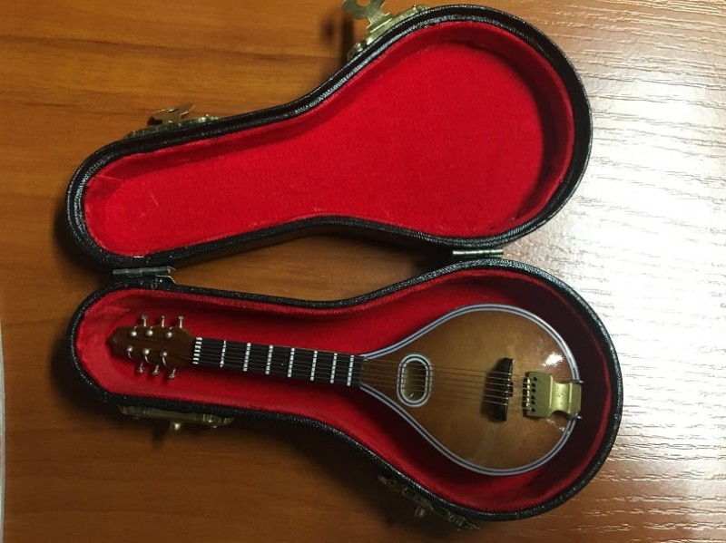 MINIATURA MANDOLINY M-12 CIEMNA