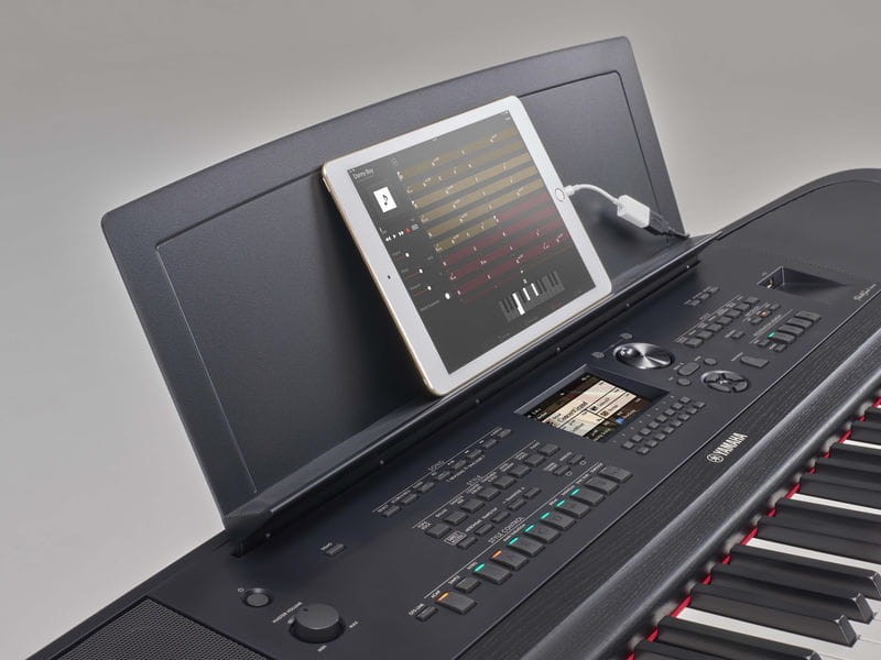 YAMAHA DGX-670 B