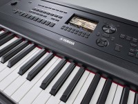 YAMAHA DGX-670 B
