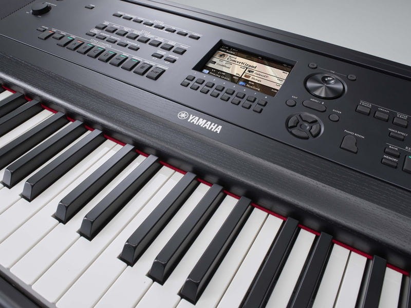 YAMAHA DGX-670 B