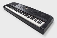 YAMAHA DGX-670 B