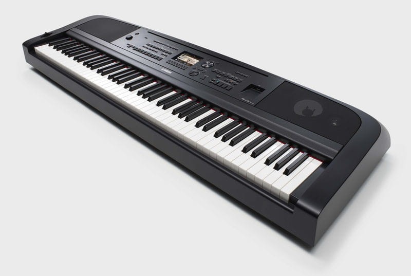 YAMAHA DGX-670 B